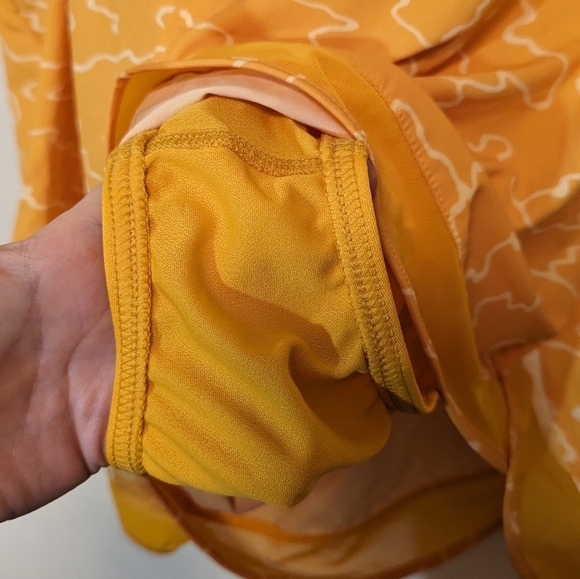 NWOT Athleta Gold/White Printed Mesh Racer Run Short 4", Women's 3XL - Picture 8 of 9